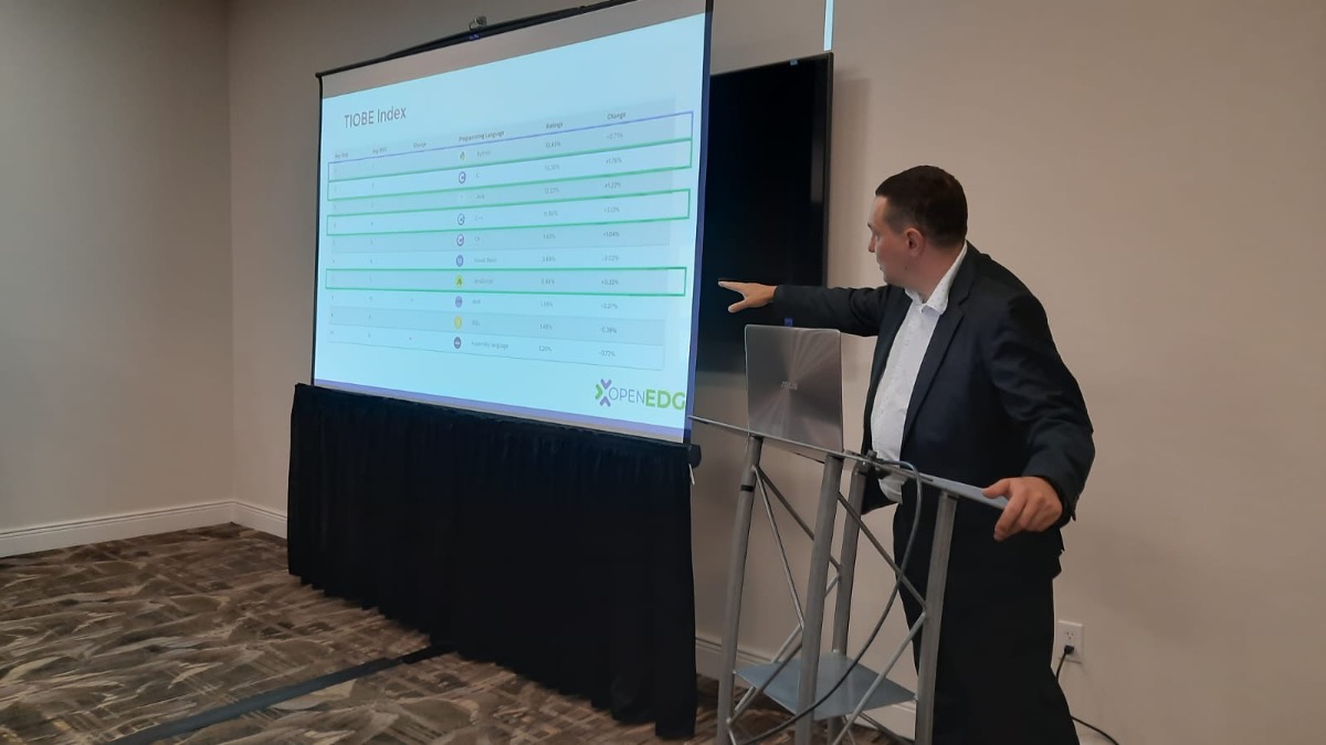 Maciek giving a presentation at the FACTE conference in Orlando, Florida, July 2023